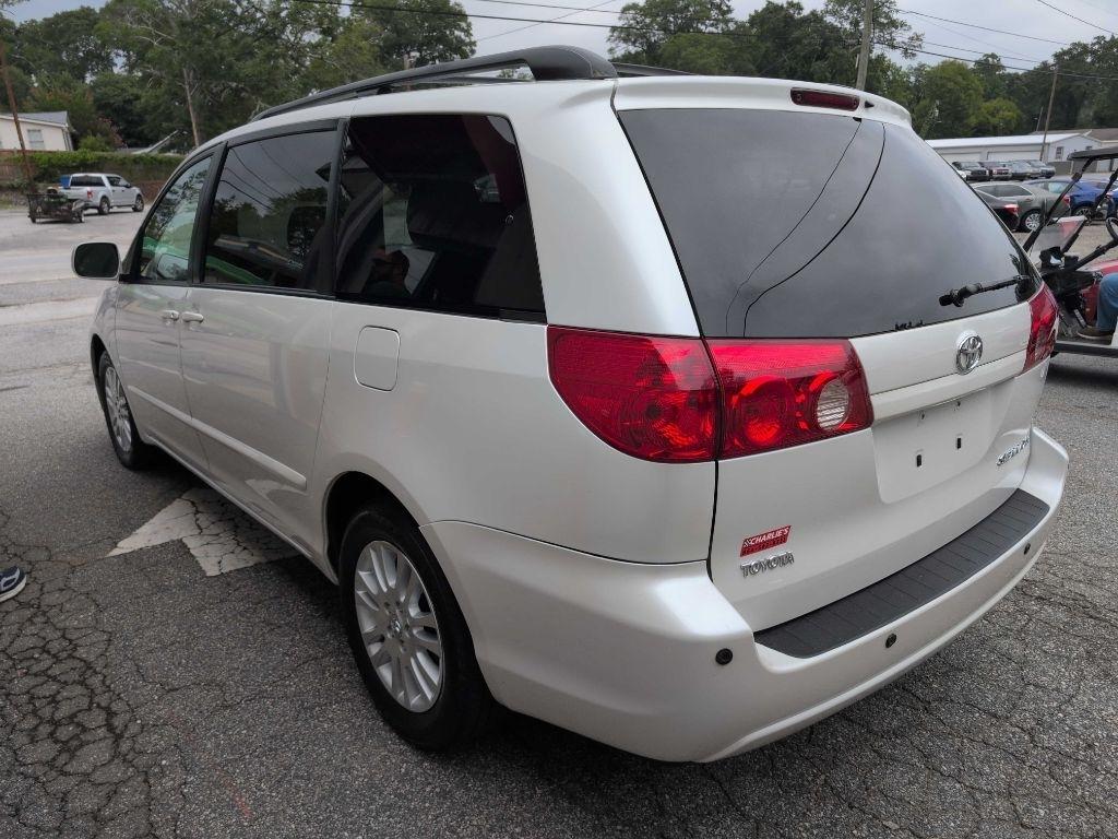 Toyota Sienna XLE FWD 2007