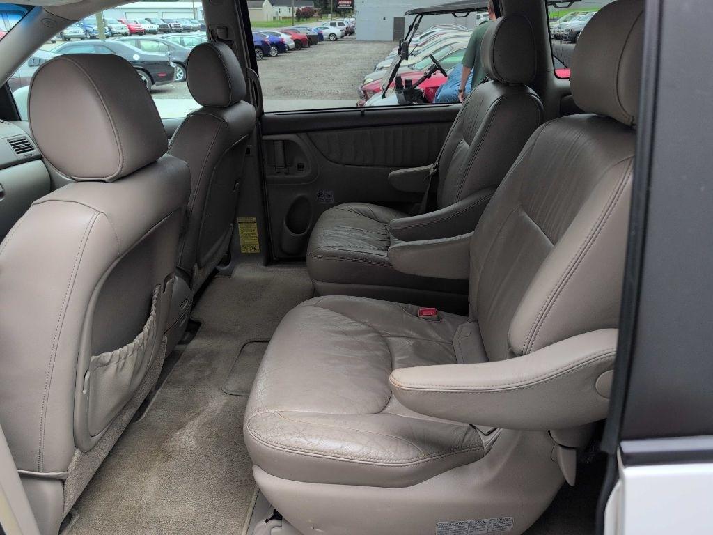 Toyota Sienna XLE FWD 2007