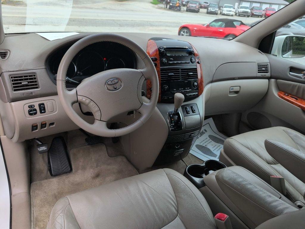Toyota Sienna XLE FWD 2007