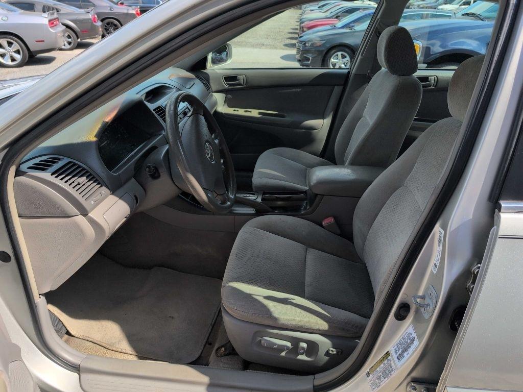 Toyota Camry LE 2004
