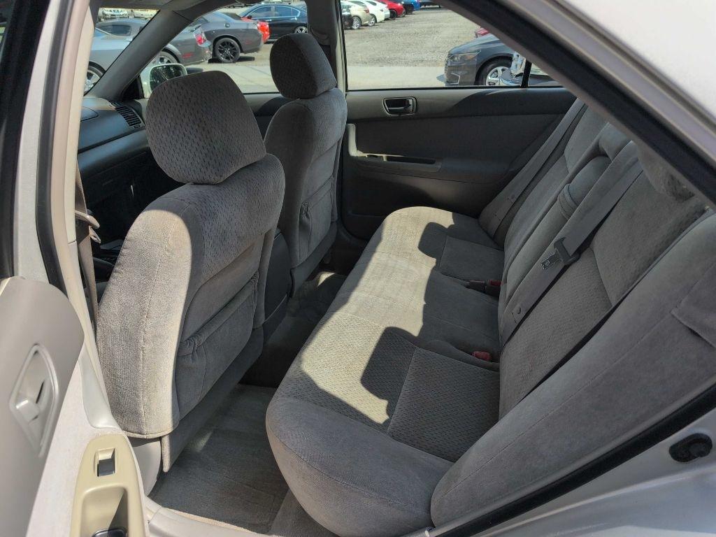 Toyota Camry LE 2004