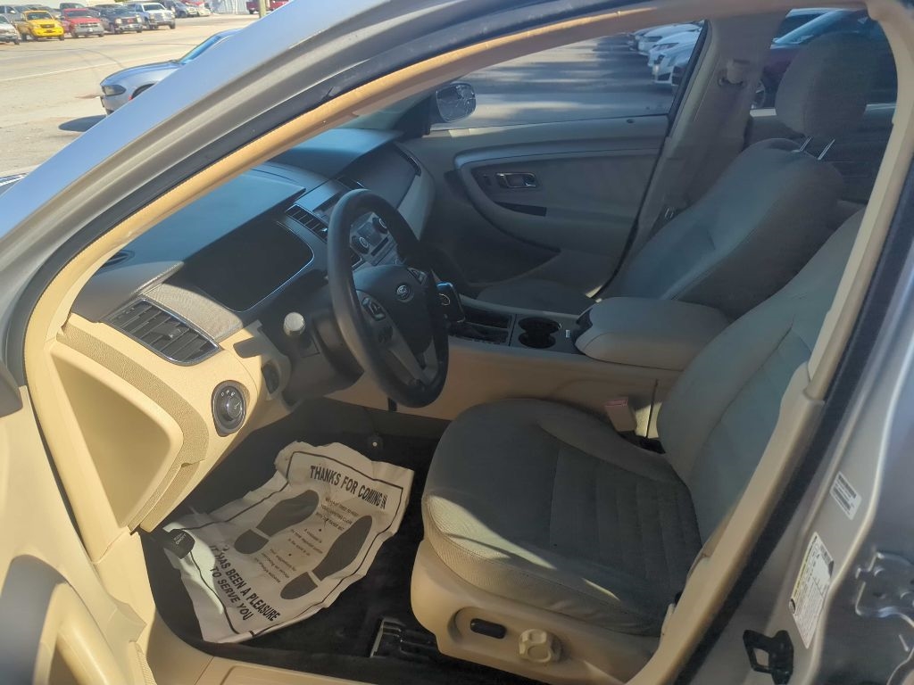 Ford Taurus SE FWD 2016