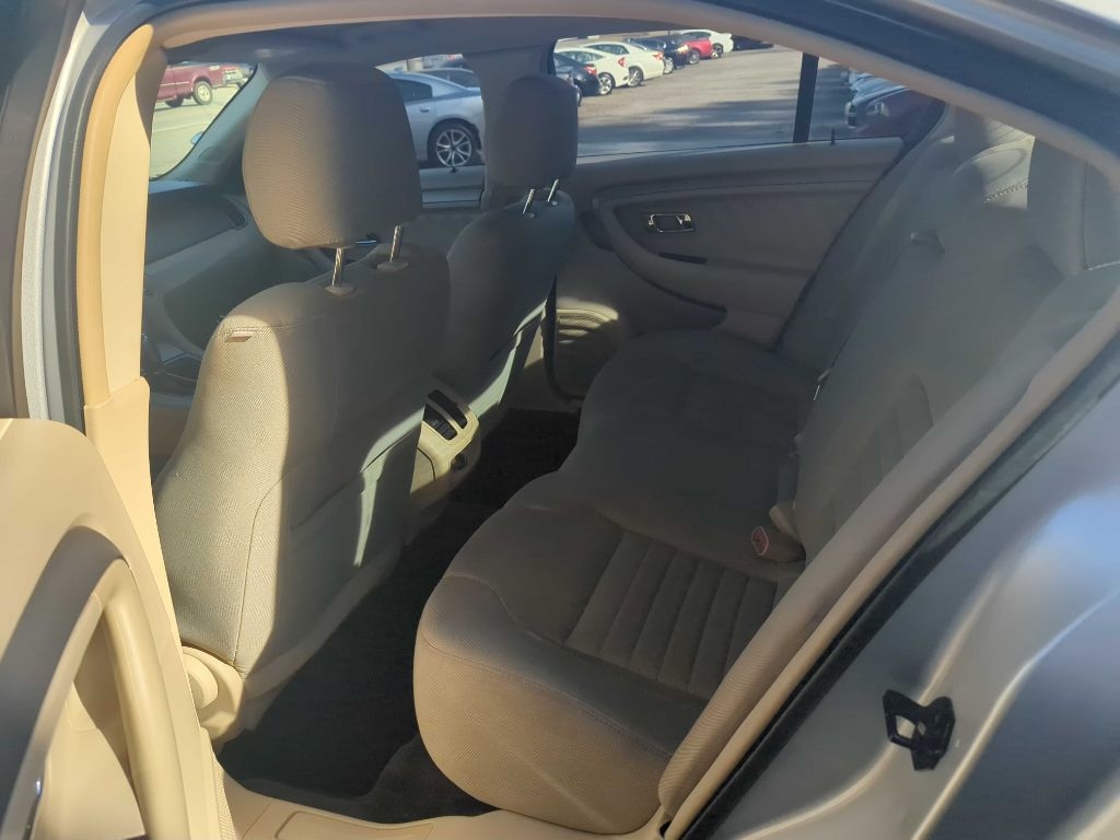 Ford Taurus SE FWD 2016