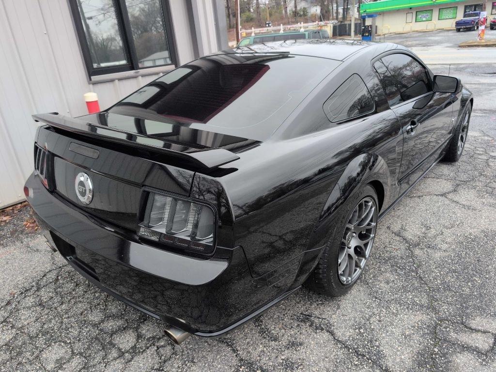 Ford Mustang GT Deluxe Coupe 2005