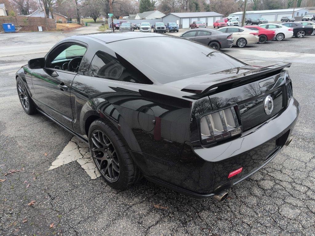 Ford Mustang GT Deluxe Coupe 2005