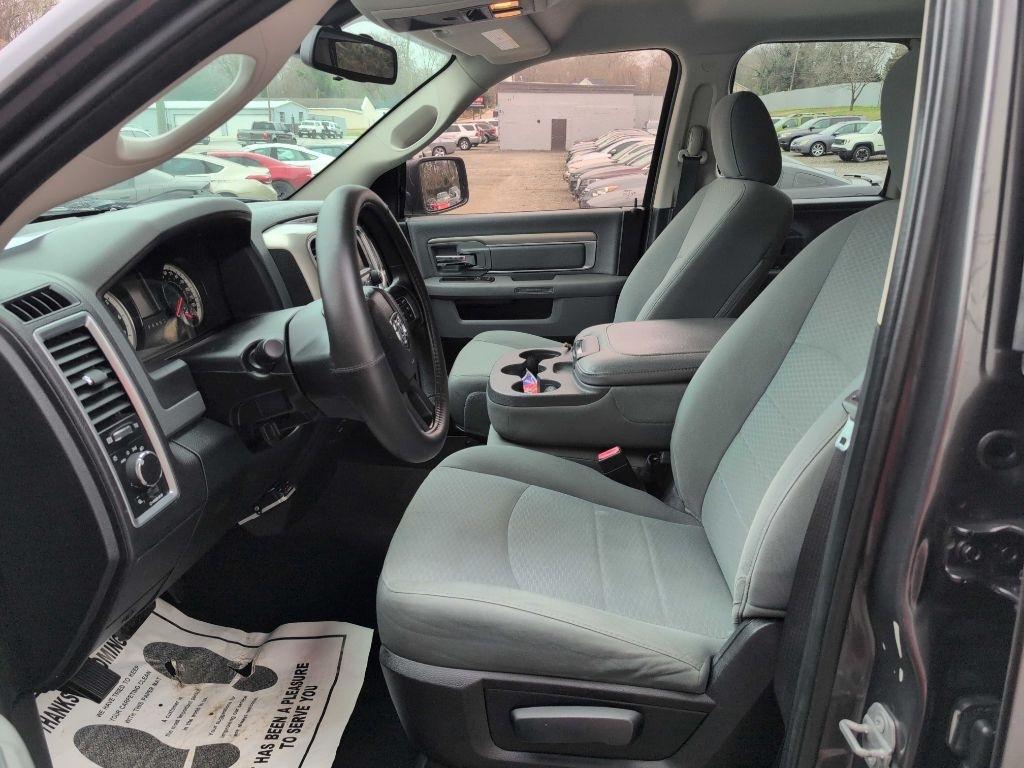 RAM 1500 SLT Quad Cab 2WD 2016