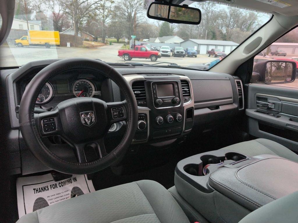 RAM 1500 SLT Quad Cab 2WD 2016