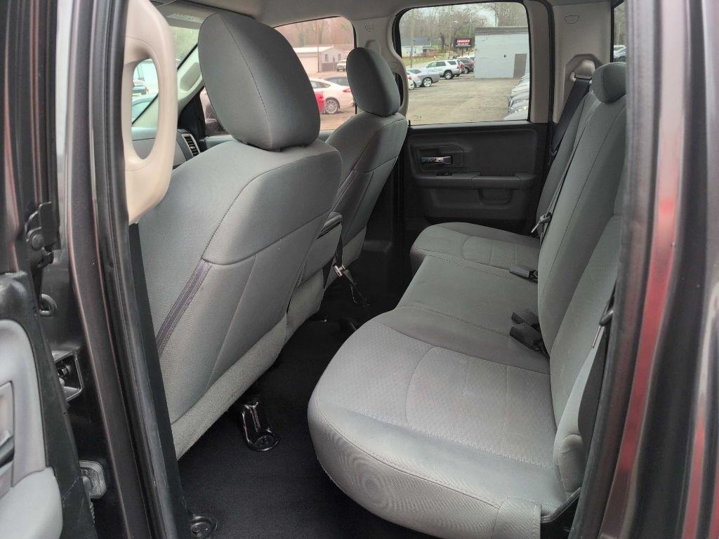 RAM 1500 SLT Quad Cab 2WD 2016