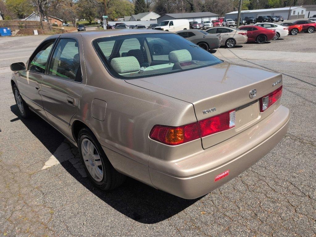 Toyota Camry CE 2001