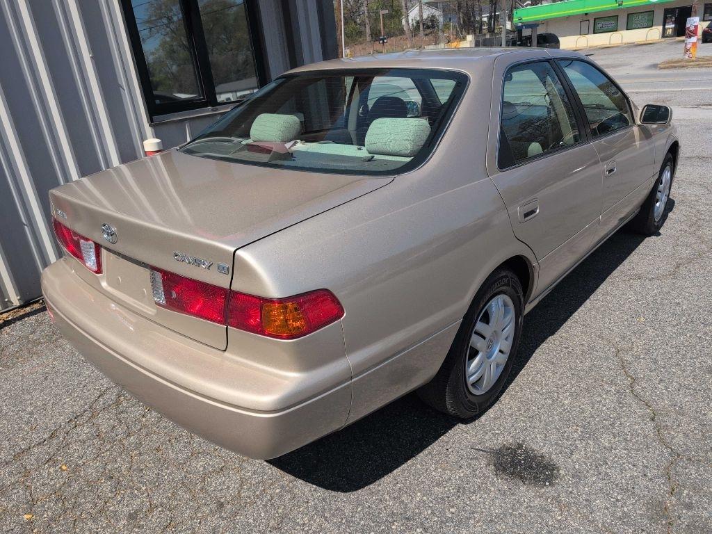 Toyota Camry CE 2001