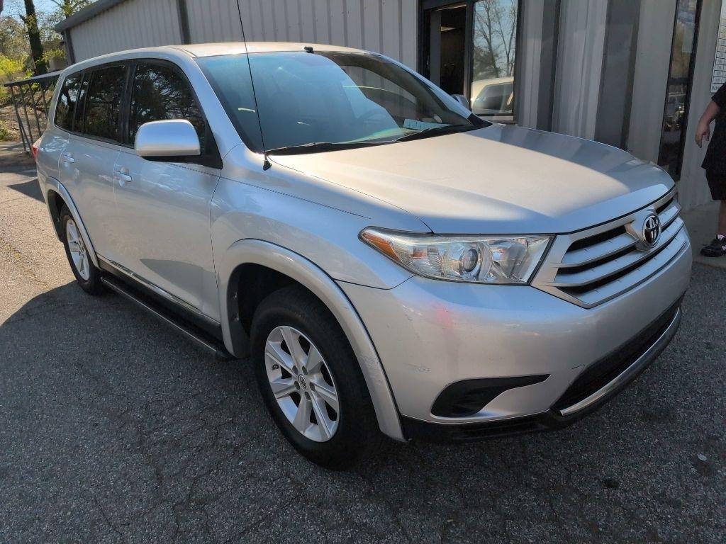 Toyota Highlander Base 2WD V6 2011