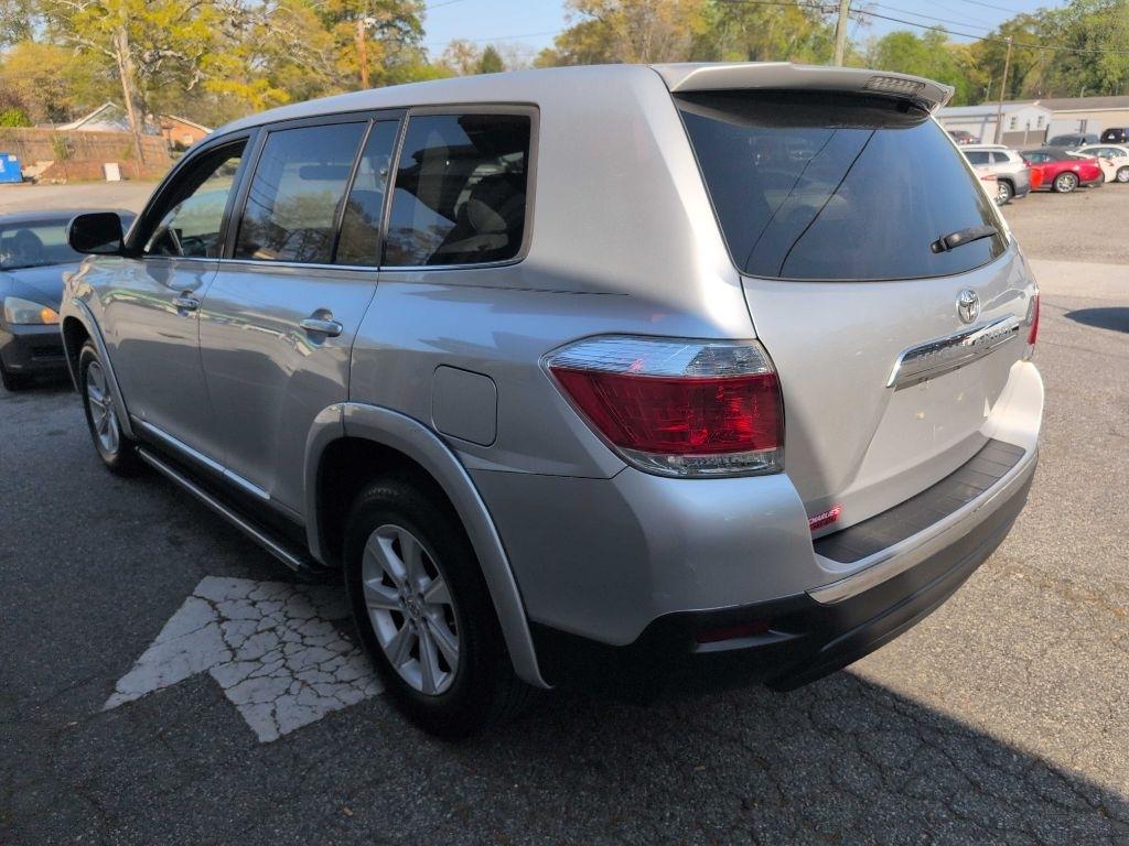 Toyota Highlander Base 2WD V6 2011
