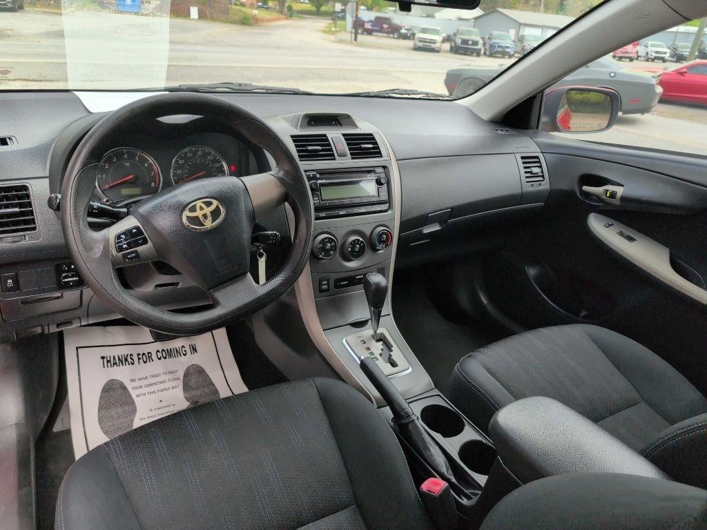 Toyota Corolla S 5-Speed MT 2012