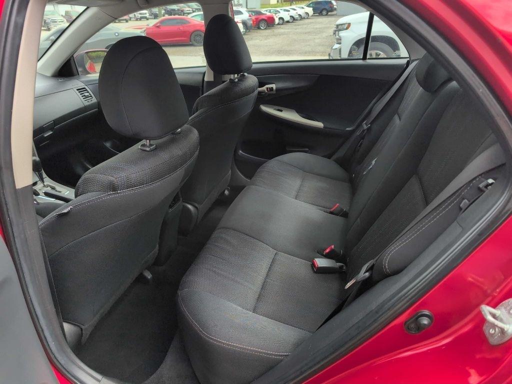 Toyota Corolla S 5-Speed MT 2012