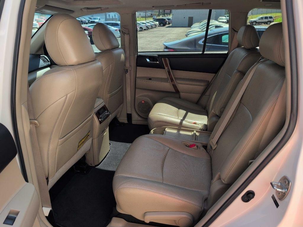 Toyota Highlander Limited 2WD 2011