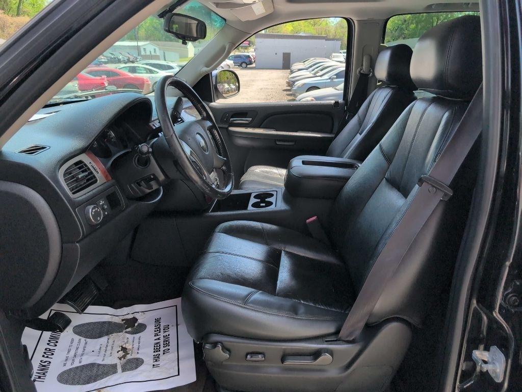 Chevrolet Suburban LT 1500 2WD 2012