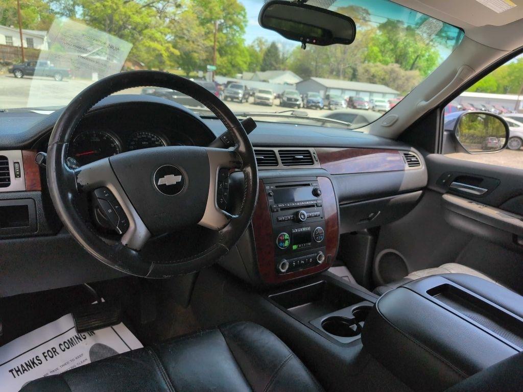 Chevrolet Suburban LT 1500 2WD 2012