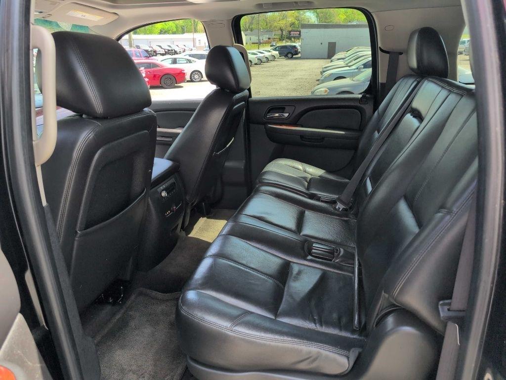 Chevrolet Suburban LT 1500 2WD 2012