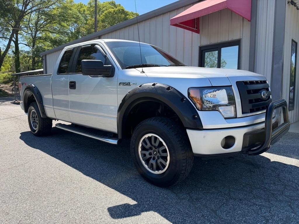 Ford F-150 XL SuperCab 8-ft. Bed 4WD 2010