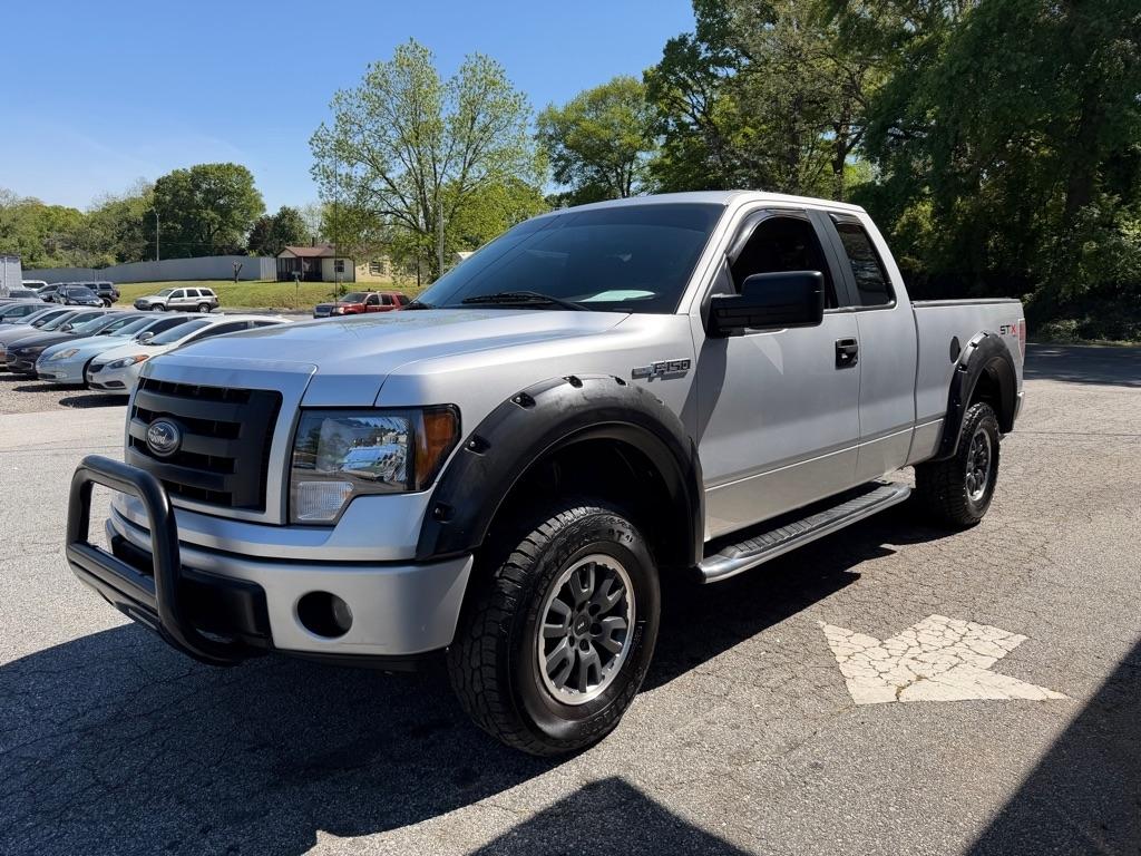 Ford F-150 XL SuperCab 8-ft. Bed 4WD 2010