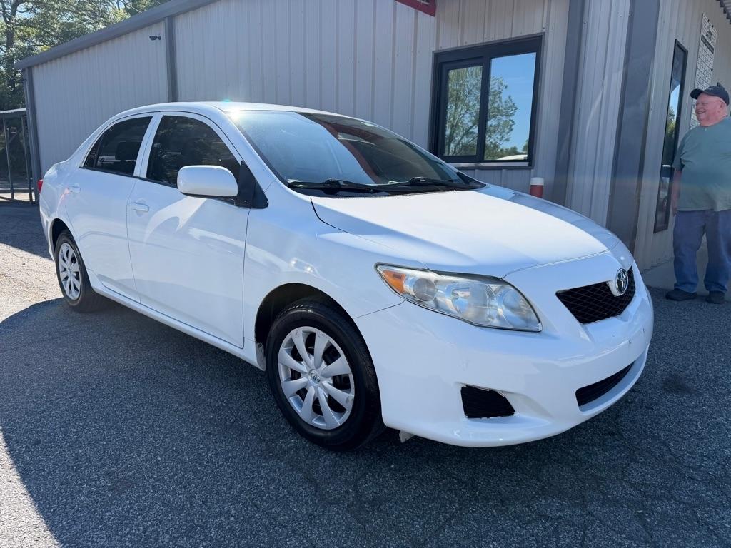 Toyota Corolla Base 5-Speed MT 2010