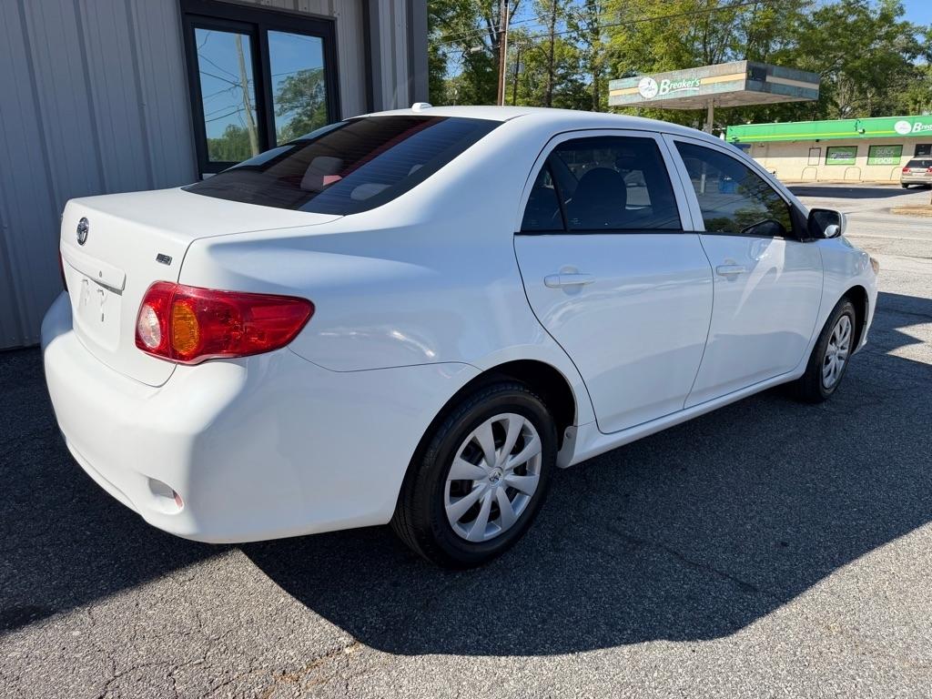 Toyota Corolla Base 5-Speed MT 2010