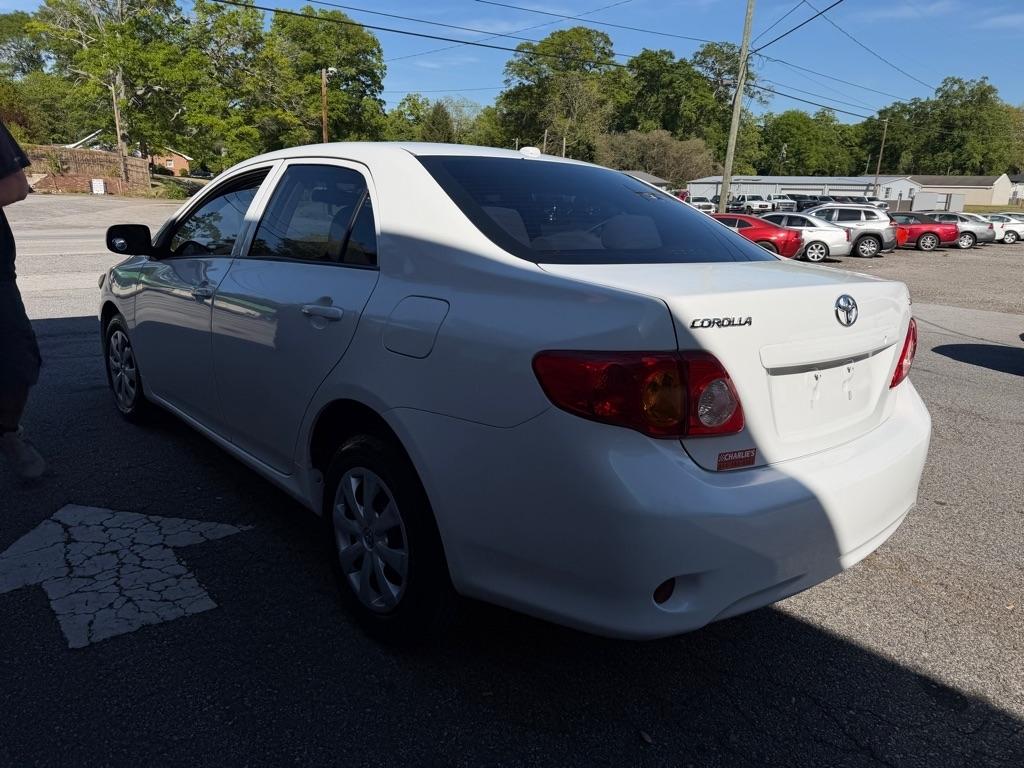 Toyota Corolla Base 5-Speed MT 2010