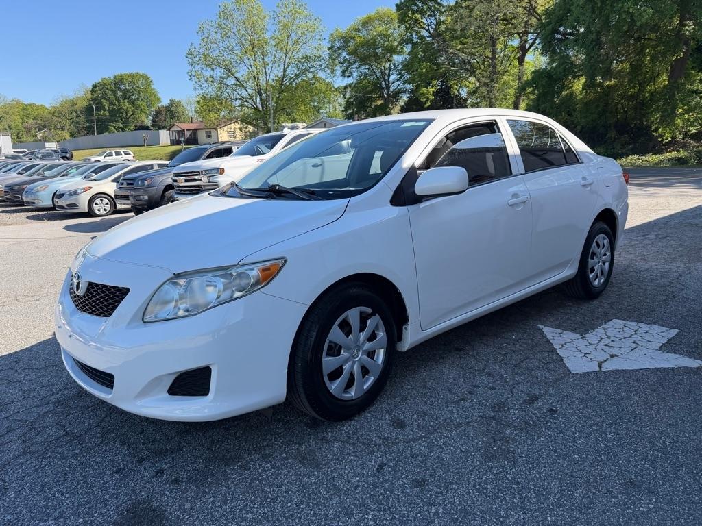 Toyota Corolla Base 5-Speed MT 2010
