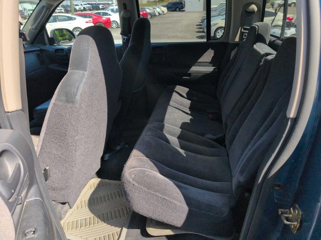 Dodge Dakota SLT Quad Cab 2WD 2003