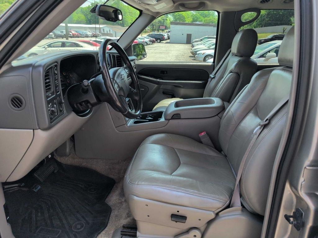 Chevrolet Suburban 1500 4WD 2003