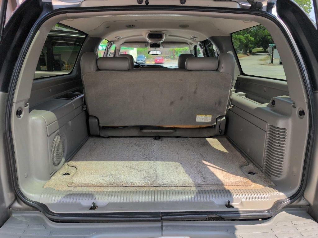 Chevrolet Suburban 1500 4WD 2003