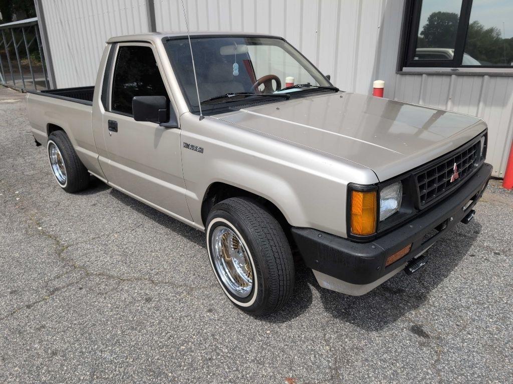 Mitsubishi Mighty Max Reg. Cab 2WD 1992