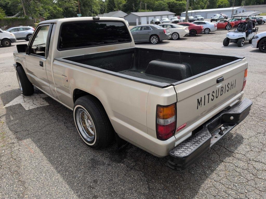 Mitsubishi Mighty Max Reg. Cab 2WD 1992