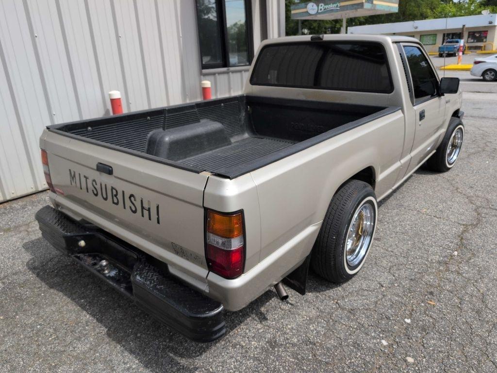 Mitsubishi Mighty Max Reg. Cab 2WD 1992