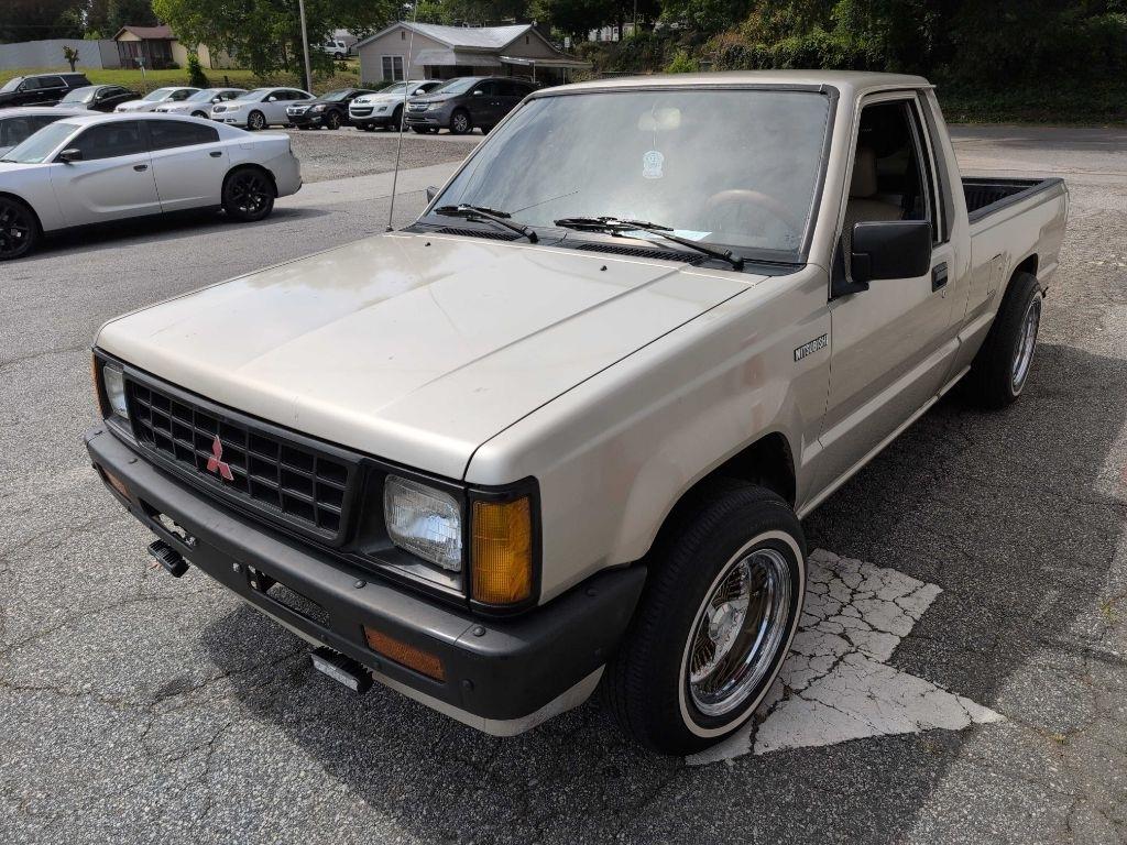 Mitsubishi Mighty Max Reg. Cab 2WD 1992