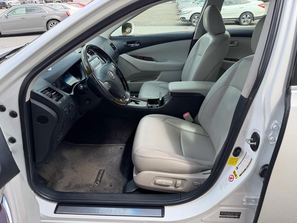 Lexus ES 350 Sedan 2011