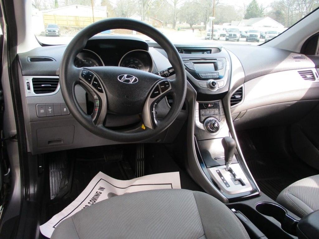 Hyundai Elantra GLS M/T 2013