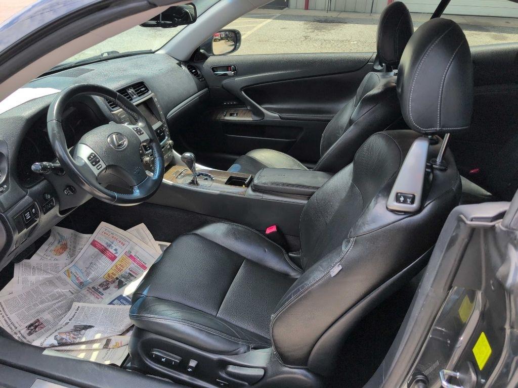 Lexus IS C 250 2011