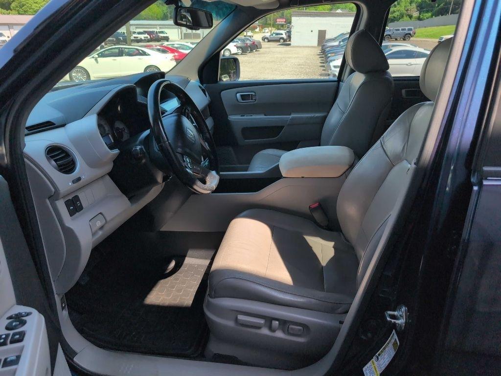 Honda Pilot Touring 2WD 5-Spd AT with DVD 2011