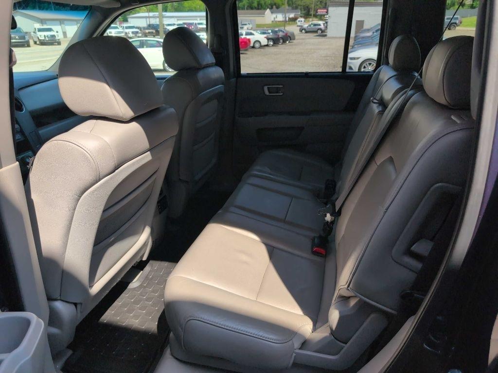 Honda Pilot Touring 2WD 5-Spd AT with DVD 2011
