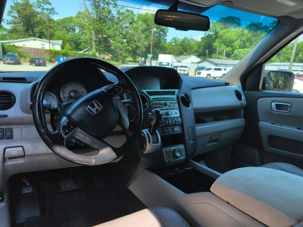 Honda Pilot Touring 2WD 5-Spd AT with DVD 2011