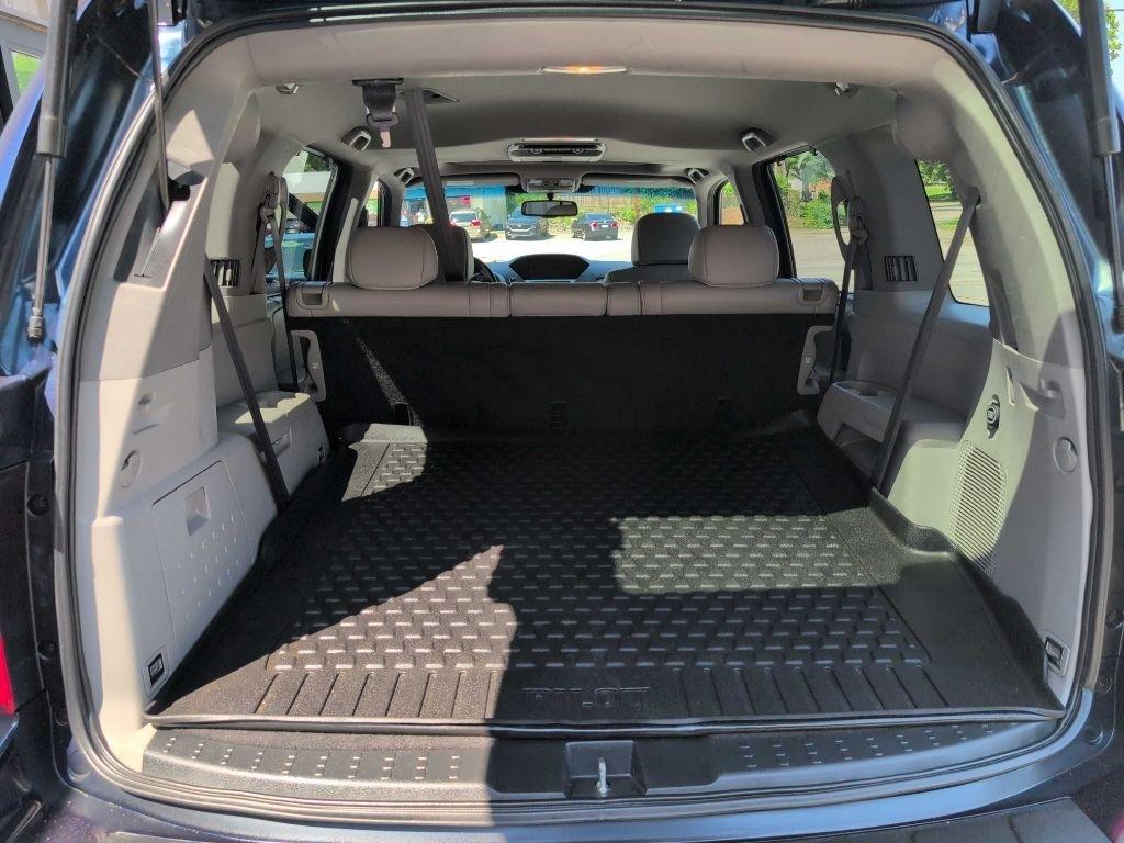 Honda Pilot Touring 2WD 5-Spd AT with DVD 2011