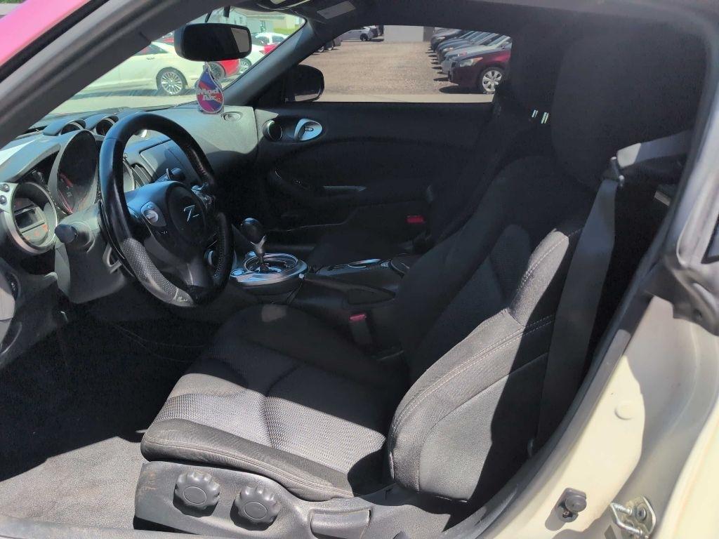 Nissan Z 370Z NISMO Coupe 2011