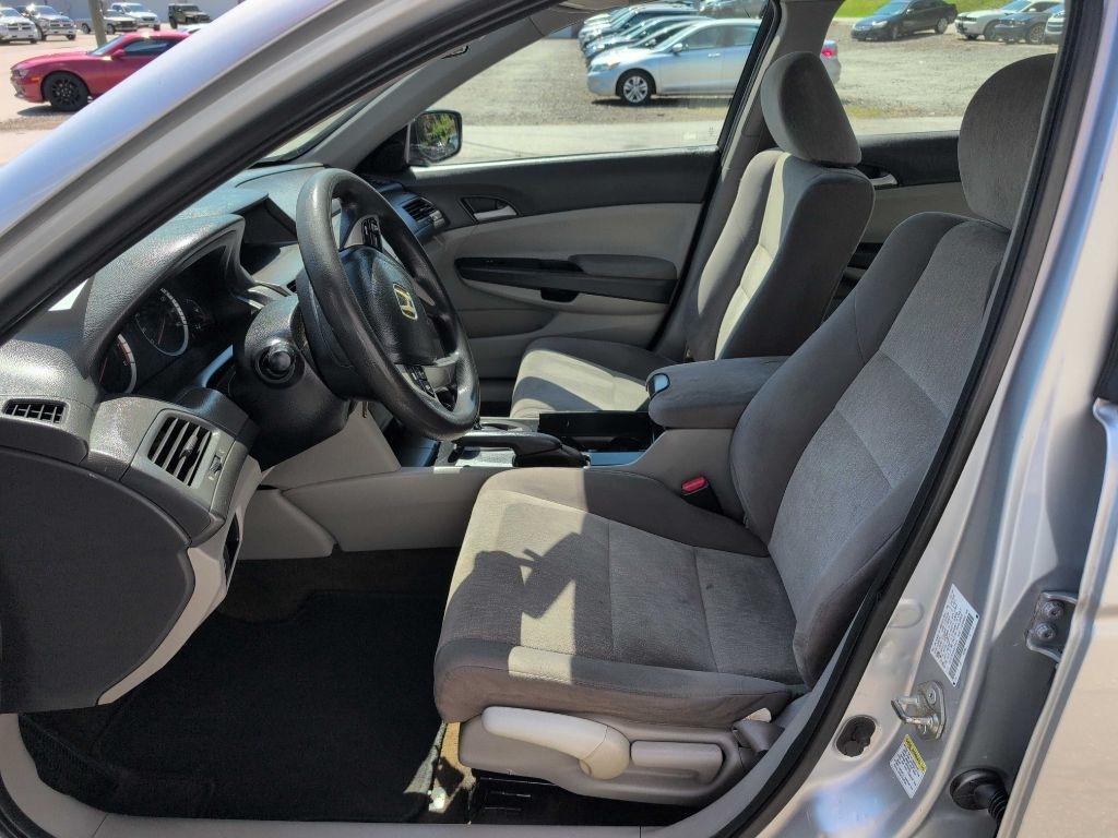 Honda Accord LX sedan AT 2010