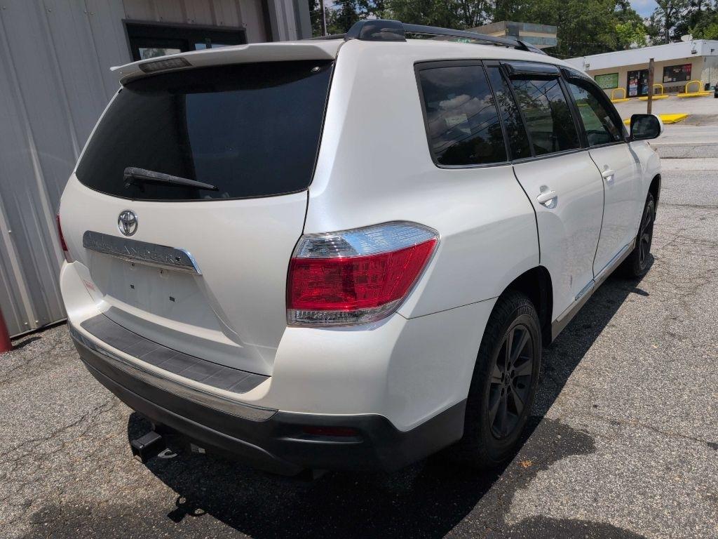Toyota Highlander Base 2WD V6 2013
