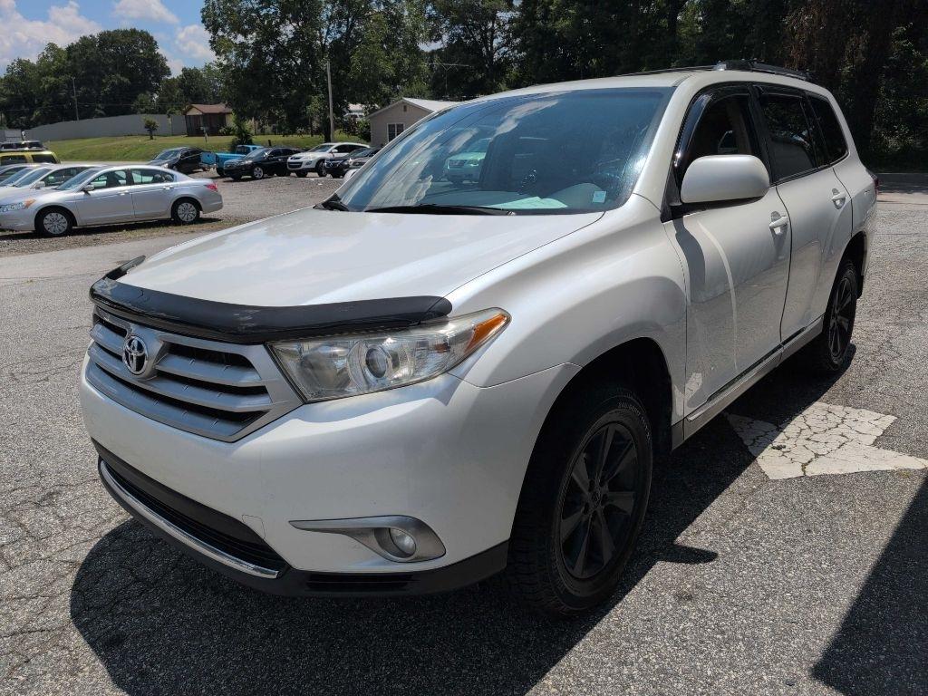 Toyota Highlander Base 2WD V6 2013