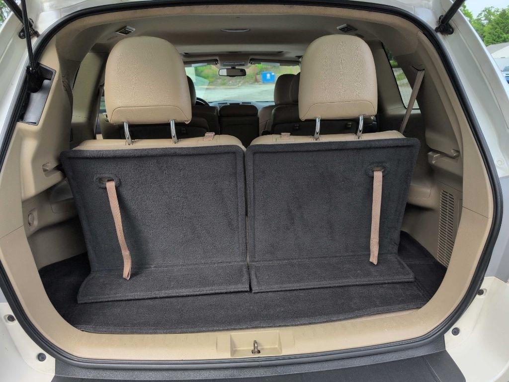 Toyota Highlander Base 2WD V6 2013