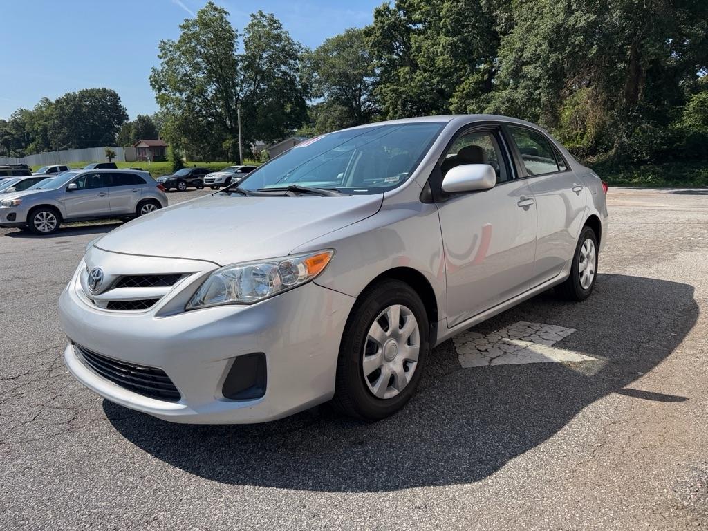 Toyota Corolla Base 5-Speed MT 2011