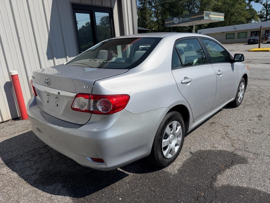 Toyota Corolla Base 5-Speed MT 2011
