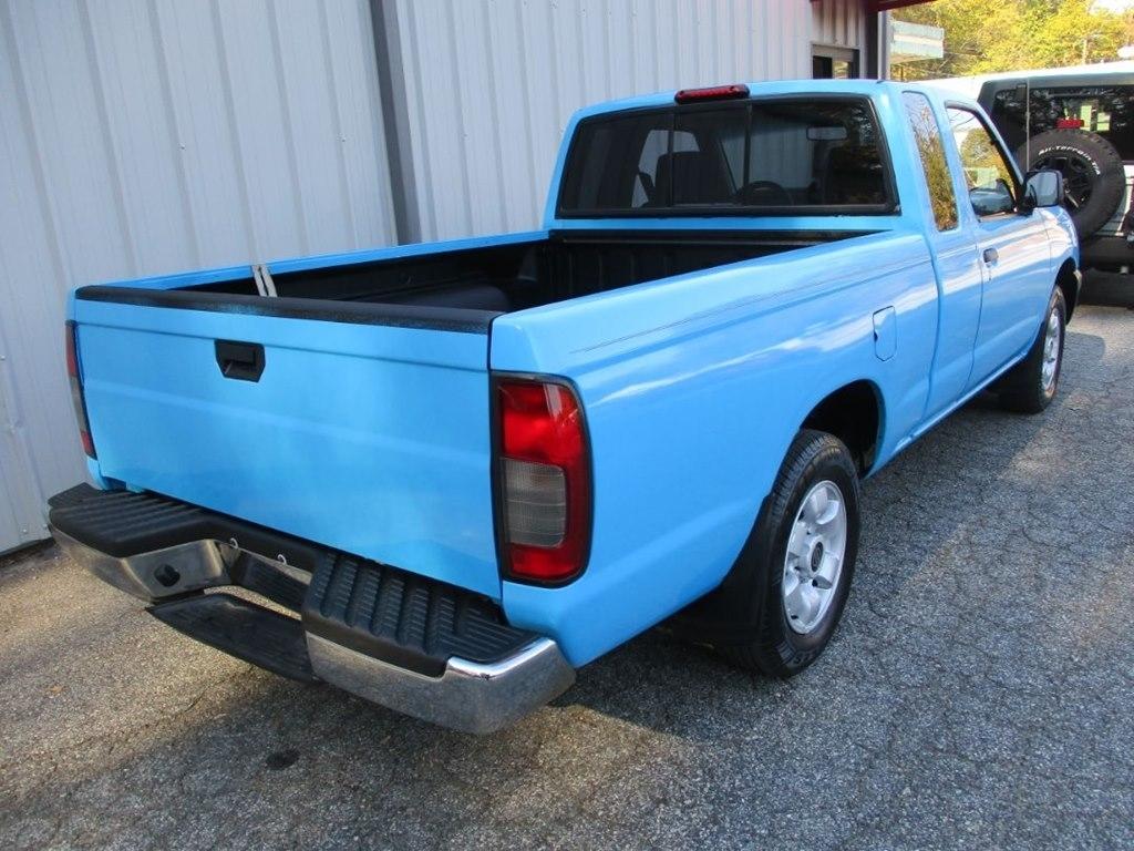 Nissan Frontier XE King Cab 2WD 2000